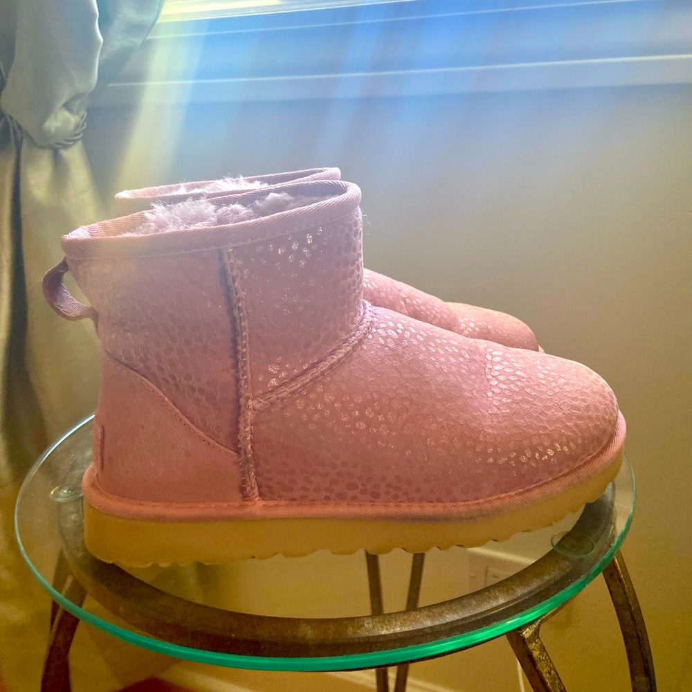 Girls big kid UGG boots size 6